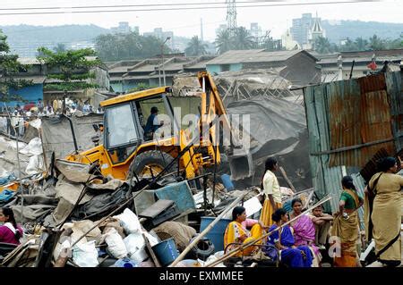 Demolition of illegal slums on the Mankhurd Link Road in Bombay now Stock Photo: 85277651 - Alamy