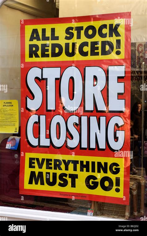 Store closing sign hi-res stock photography and images - Alamy