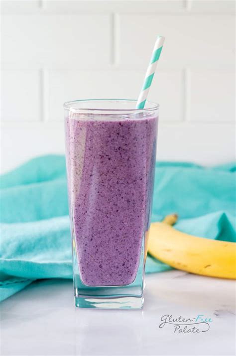 Berry Banana Chia Seed Smoothie - Refreshing Chia Seed Smoothie!