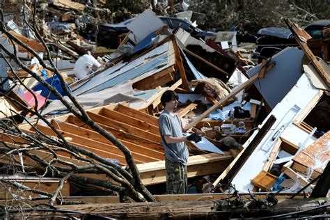 Killer winter tornado stuns storm-savvy Alabama town home Best home ...