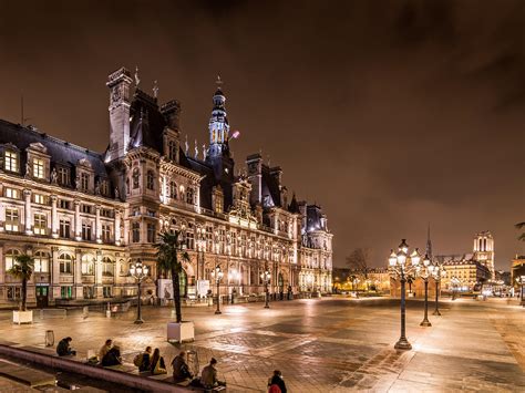 Photostock Arnaud Frich facade-hotel-de-ville-paris-nuit-ND