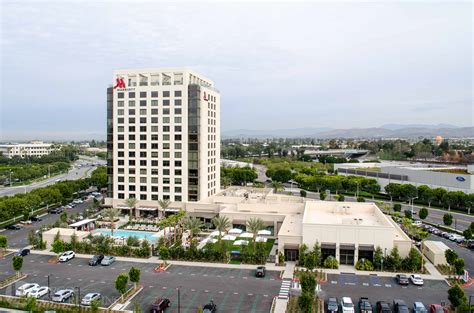 Irvine Spectrum Marriott Tops Out