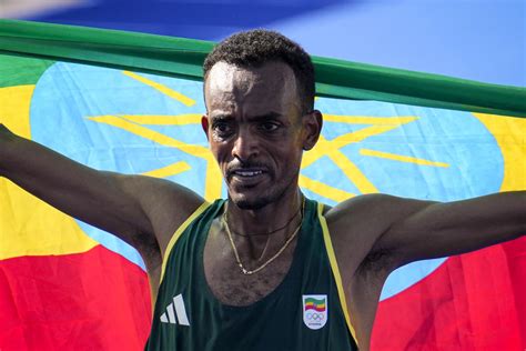 Ethiopian runner Tamirat Tola wins the men's marathon at the Paris ...