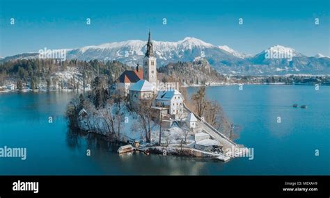 Panoramablick auf den berühmten Bleder Insel (Blejski otok) am ...