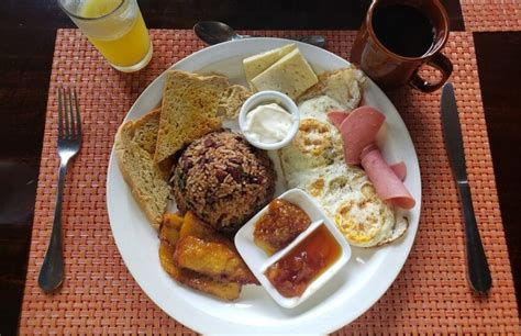 Breakfast Around the World: 40 Traditional Dishes