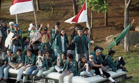 Sejarah Peristiwa Mei 1998: Titik Nol Reformasi Indonesia – Kompaspedia