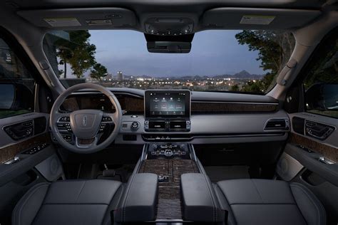 2018 Lincoln Navigator interior | Lincoln navigator, Lincoln suv, Dream cars