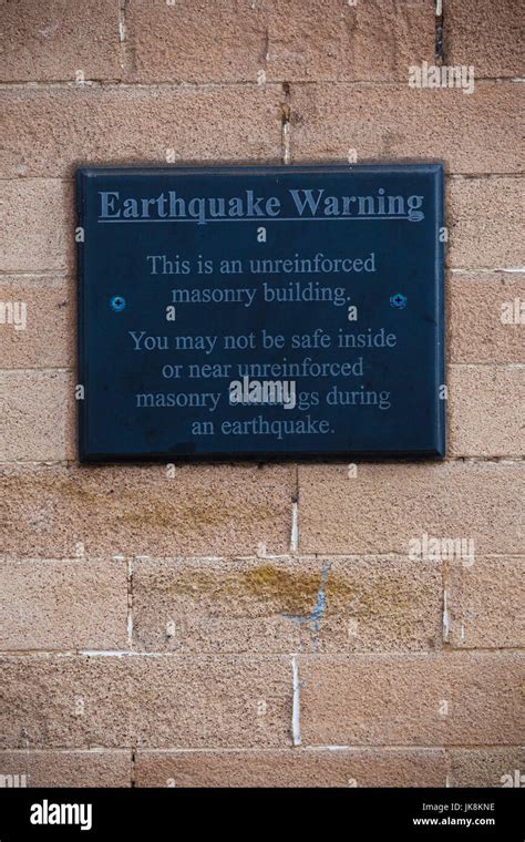 Earthquake warning sign hi-res stock photography and images - Alamy