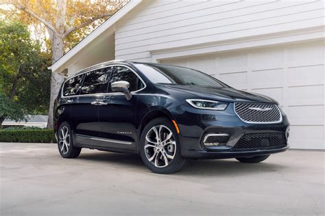 2021 Chrysler Pacifica Debuts With Fresh Looks, AWD, New U-Connect And... Throw Pillows | Carscoops