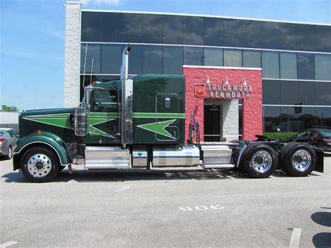 Look at this beauty! It is a fully approved and Movin' On authorized 2017 Kenworth W900L with ...