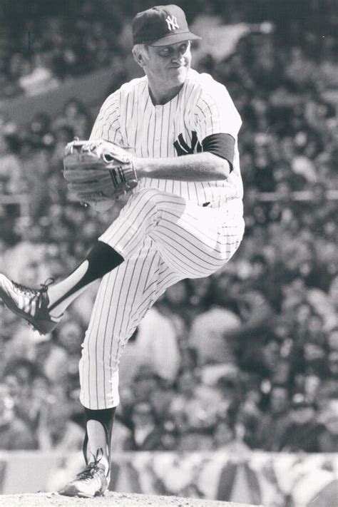 Phil Niekro, Hall of Fame Knuckleball Pitcher, Dies at 81 - The New ...