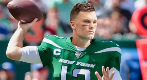 Fans Are Calling For Tom Brady To Come Back & Join The Jets