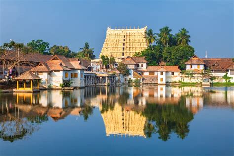 Tempel Sri Padmanabhaswamy in Trivandrum Kerala Indien Stockfoto - Bild von episch, leuchte ...