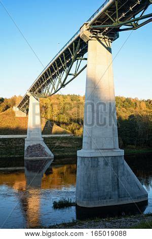 White Rose Bridge Image & Photo (Free Trial) | Bigstock