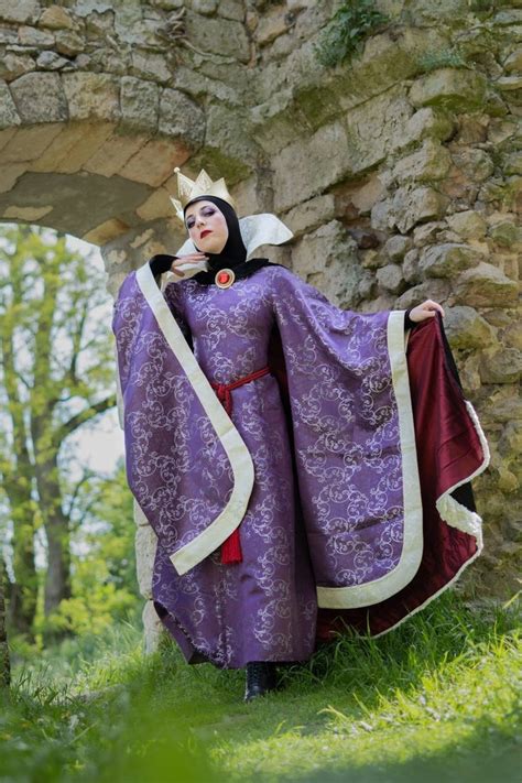 Evil Queen Cosplay | Snow white cosplay, Evil queen, Disney cosplay