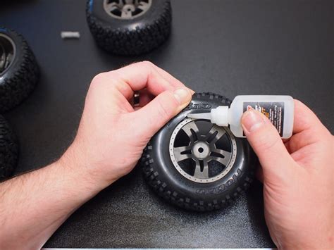 How To: Glue your Tires | EuroRC.com