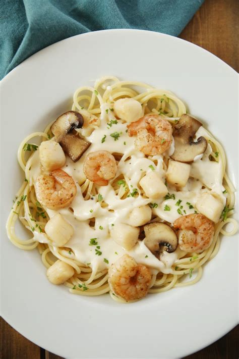 Easy Shrimp & Scallop Pasta Alfredo - Mirlandra's Kitchen