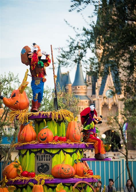 Halloween at Tokyo Disneyland - Disney Tourist Blog