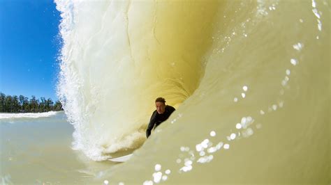 Check the photographic proof of the world's heaviest wave pool surf