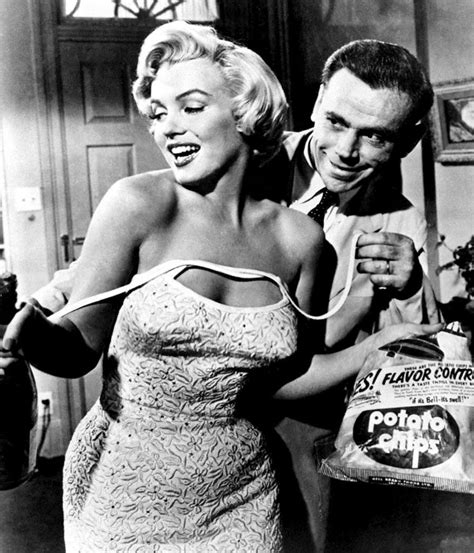 Marilyn Monroe and Tom Ewell in The Seven Year Itch ? MEMENTO MUNDI