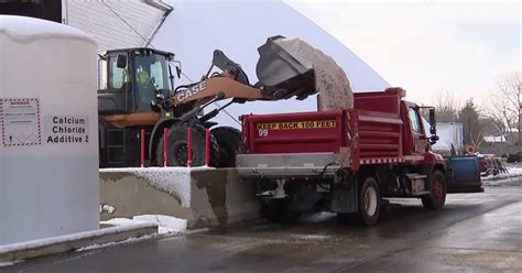 Chicago suburbs prepare plows, salt for major winter storm - CBS Chicago