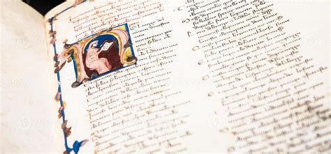 Antique manuscript sheet from Dante Divine Comedy. 13773207 Stock Photo at Vecteezy