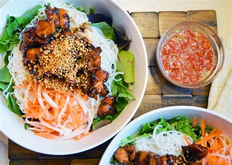 bún thịt nướng gà (bún gà nướng ) : Vermicelli Bowl : Vietnamese Noodle ...