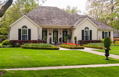 Bungalow with a Nice Landscaping Stock Photo - Image of house, yard: 41010012