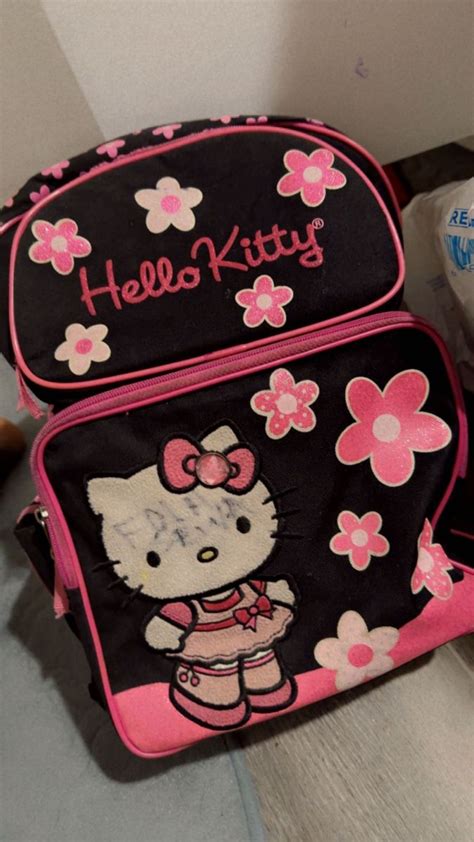 Hello kitty backpack | Hello kitty backpacks, Black school bags, Hello ...