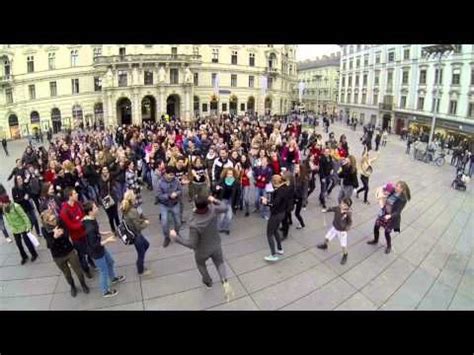 "Happy" - Pharrell Williams, Flashmob Graz - YouTube | Happy pharrell ...