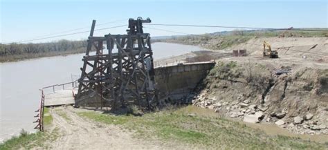 Yellowstone dam headgate leaves intake irrigators high and dry