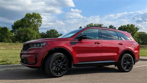 '22 Sorento in Red. I love this color! : r/kia