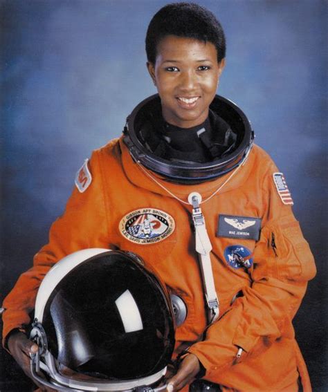 Biography of Mae Jemison american astronaut