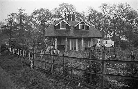 Cottage on Clopton estate © Philip Halling cc-by-sa/2.0 :: Geograph Britain and Ireland