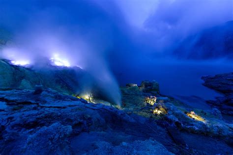 This Indonesian Volcano Erupts Electric-Blue Streams Of Molten Sulfur | Smithsonian