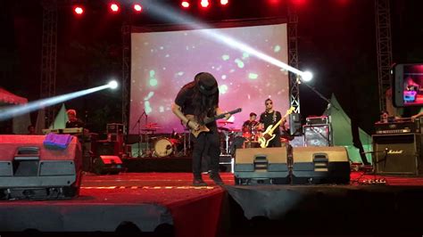 ANDRA AND THE BACKBONE ~ HITAMKU LIVE KONSER ALUN ALUN KARANGANYAR ...