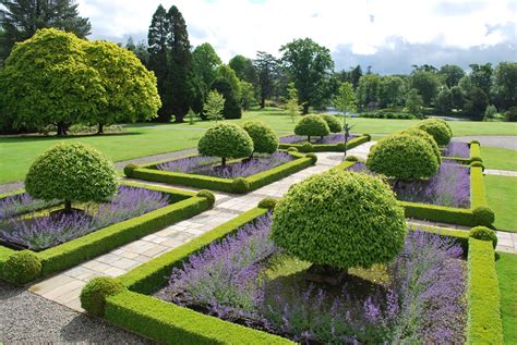 Irish Garden Tours - Kylemore Abbey, Birr Castle & Powerscourt