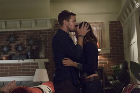 Oliver & Laurel stills 1x02 - Oliver Queen and Dinah Laurel Lance Photo ...