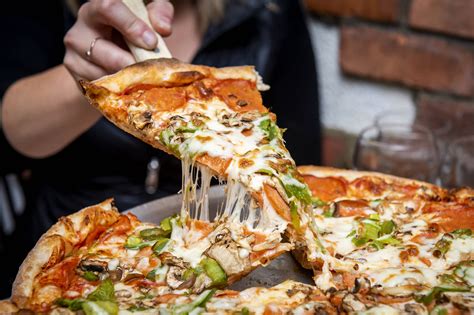 The top 10 old school pizza in Toronto