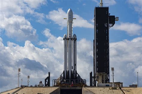 SpaceX's Falcon Heavy rocket to deliver an Astrobotic lander and NASA ...