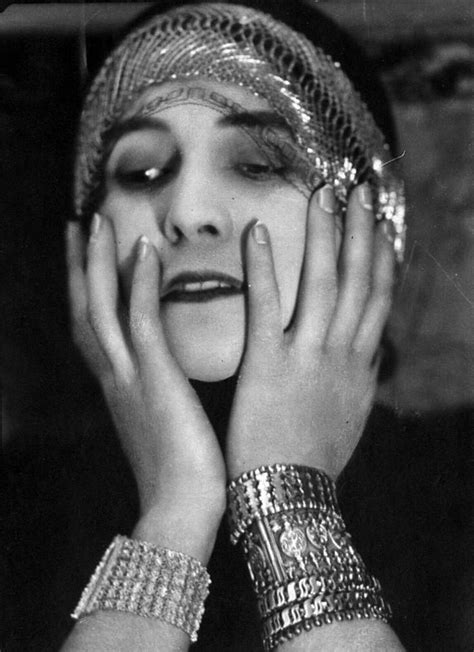 10 FABULOUS PICTURES OF WOMEN’S JEWELLERY FROM THE 1920’S | 1920s ...