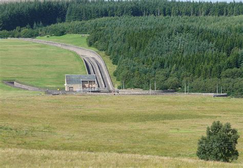 Hydro-electric plant, Kielder Dam © Stephen Richards cc-by-sa/2.0 :: Geograph Britain and Ireland