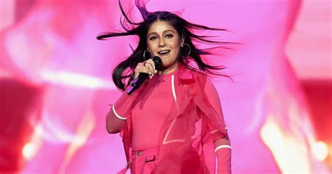 Sunidhi Chauhan Is Her Most Real, Comfortable Self While On Stage, Says ...