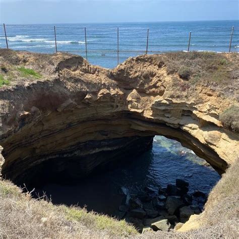 Sunset Cliffs Cave in San Diego, CA (32 Photos)