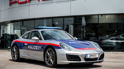 Porsche 911 on patrol - Porsche Newsroom