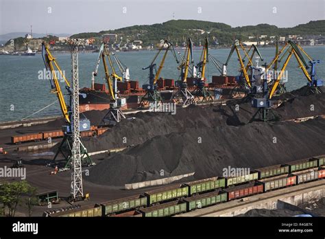 Nakhodka sea port hi-res stock photography and images - Alamy