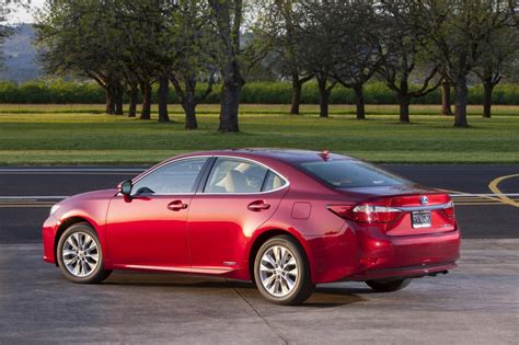 2015 Lexus ES 300h Hybrid Gets New Infotainment Features