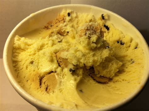 Crazy Food Dude: Review: Blue Bell Chocolate Chip Cookie Dough Ice Cream