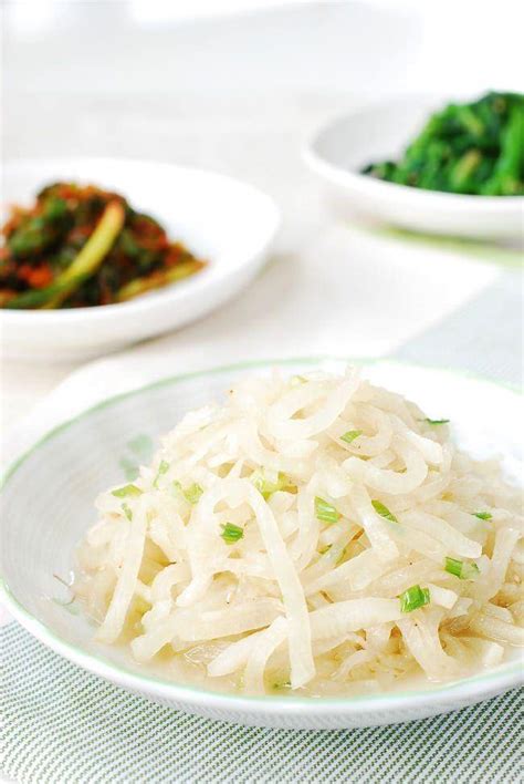 Mu Namul (Korean Radish Namul) | Korean side dishes, Vegetable side dishes, Asian recipes