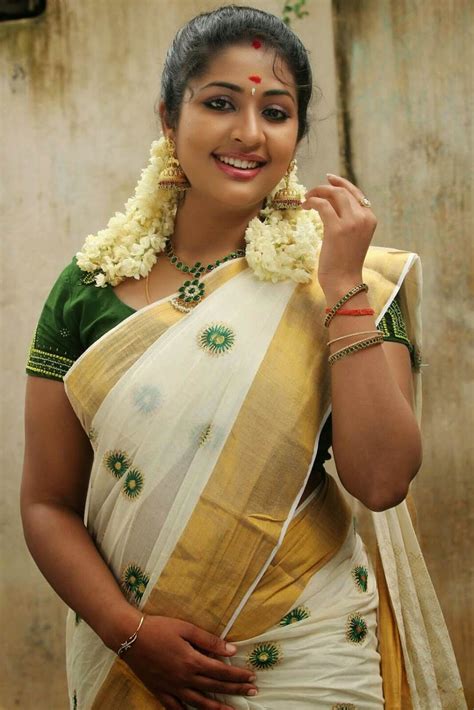 Malayalam Actress Navya Nair Smiling Stills In White Saree - Actress Album